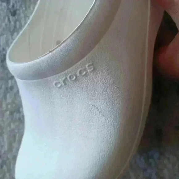 Crocs Unisex  Relaxed Fit On The Clock Work Slip On Shoe Slip Resistant M4 W6 - Picture 8 of 13